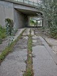 Schienenverlauf unter der Autobahn auf bzw. Abfahrt.jpg